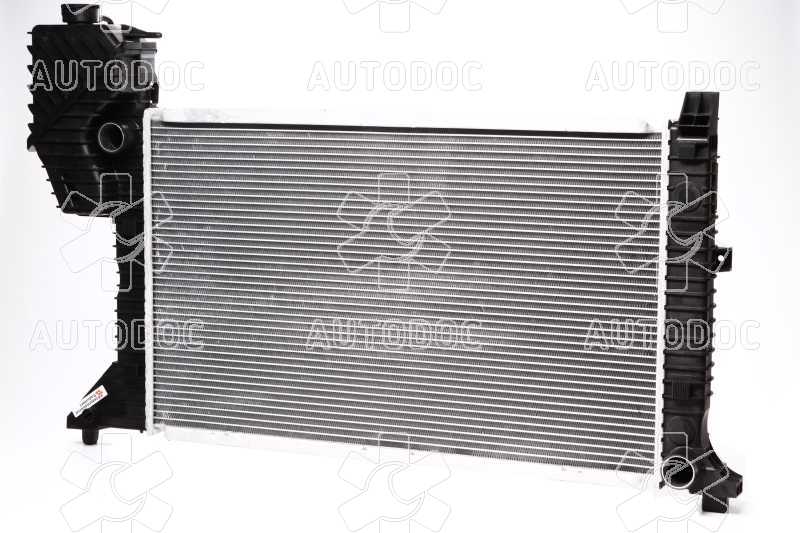 Радиатор охлаждения MERCEDES SPRINTER W 901-905 (95-)  (пр-во Van Wezel). Фото 1