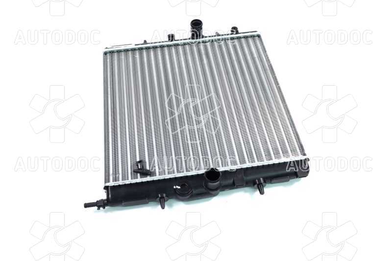 Радиатор охлаждения PEUGEOT 206 (2) (98-) (пр-во Nissens). Фото 2